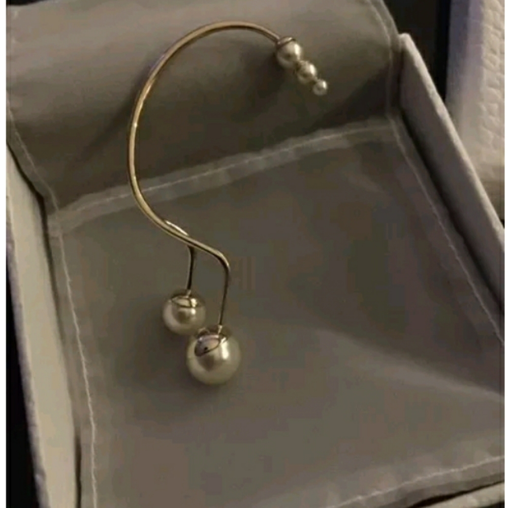 Dior Ear Cuff - image 2